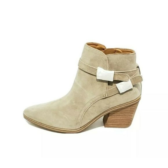 nine west scala bootie